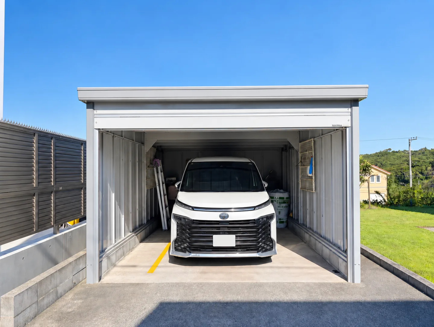 BlueStar館山の屋根付き車庫
